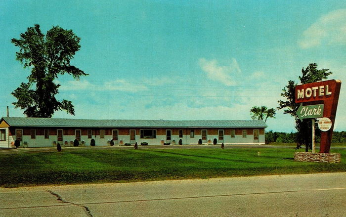 Clarke Motel - Old Postcard
